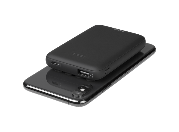 Deltaco Qi-sertifisert PowerBank 5000mAh Lader enkelt mobilen i veske og sekk